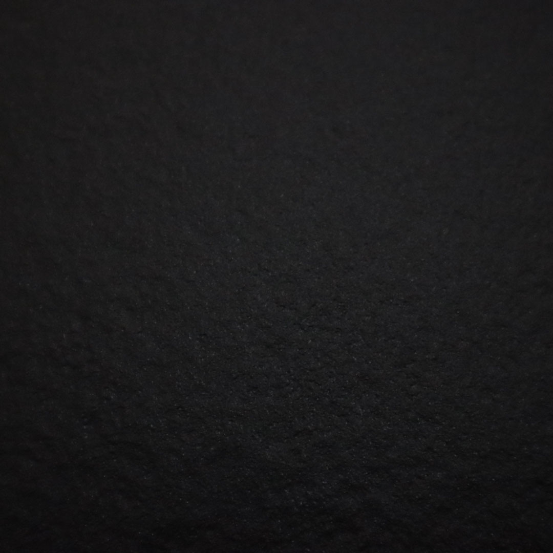 Material en piedra natural ideal para diseño de interiores y transformación de espacios.