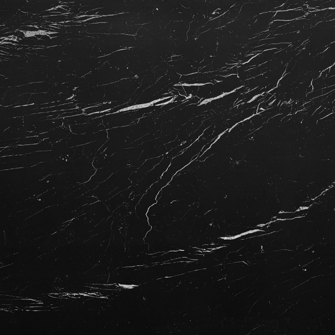 Material en piedra natural ideal para diseño de interiores y transformación de espacios.