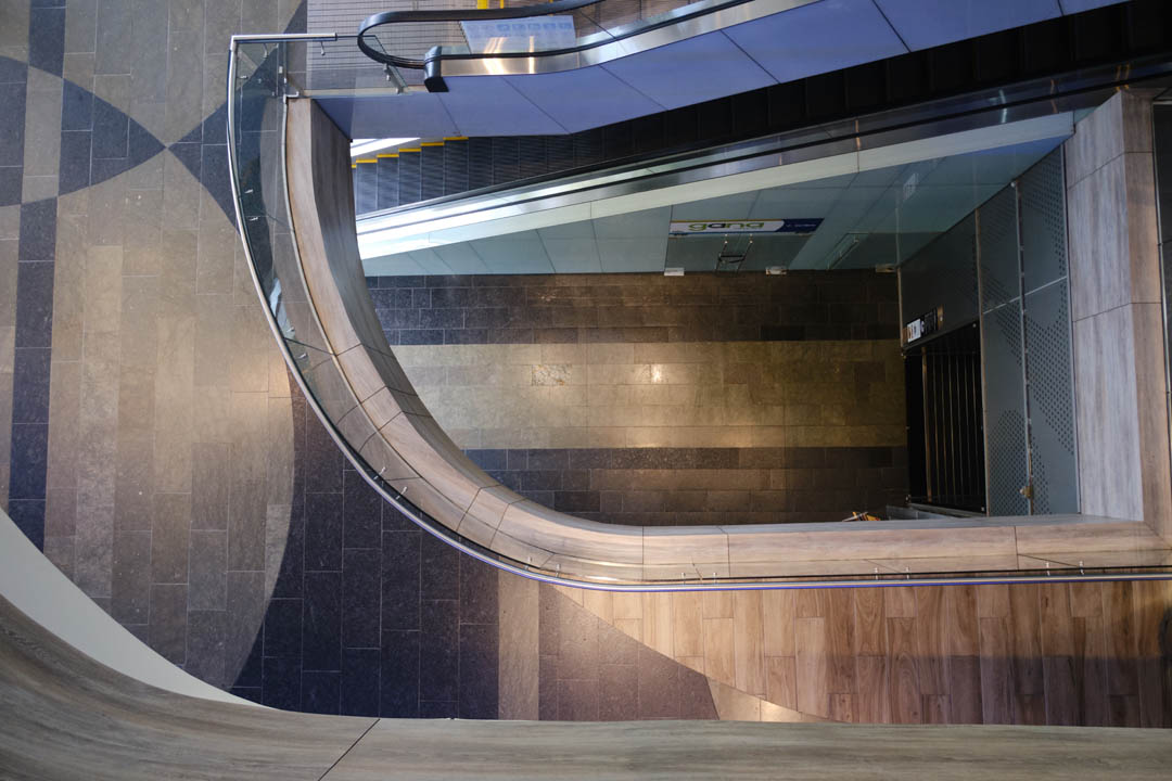 Proyecto de interiorismo con mármol y piedra natural, diseñado para transformar espacios con elegancia.