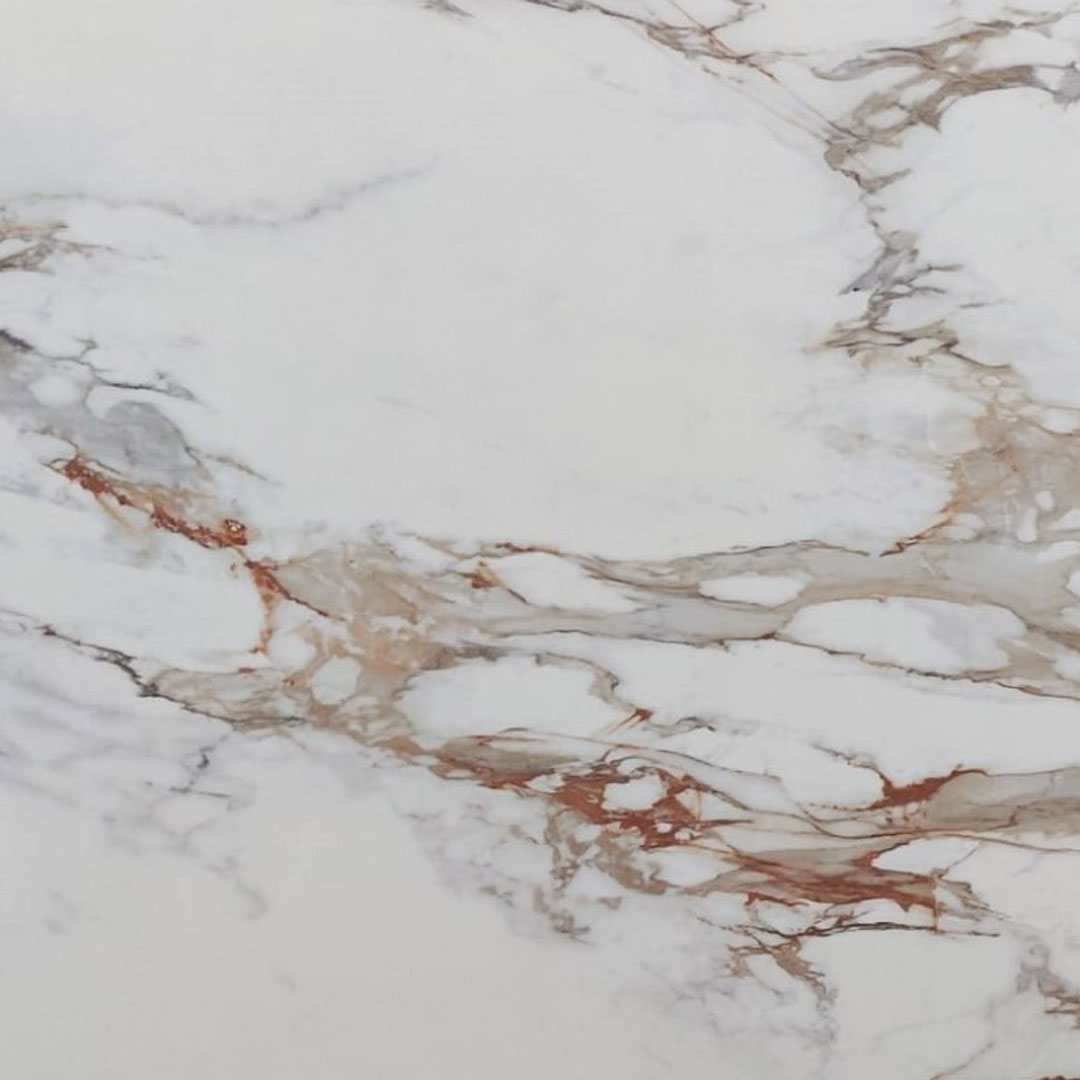 Material en piedra natural ideal para diseño de interiores y transformación de espacios.