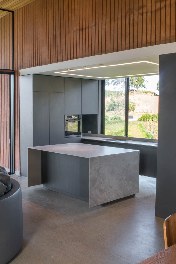 Proyecto de interiorismo con mármol y piedra natural, diseñado para transformar espacios con elegancia.