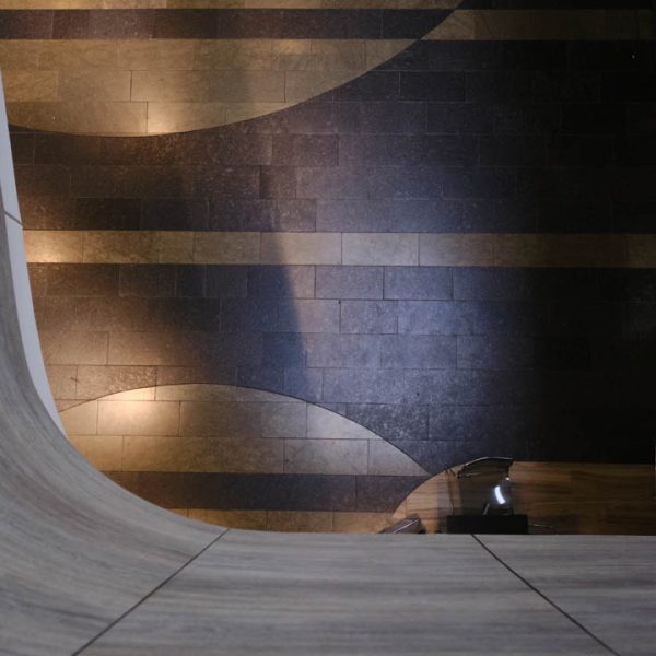 Proyecto de interiorismo con mármol y piedra natural, diseñado para transformar espacios con elegancia.