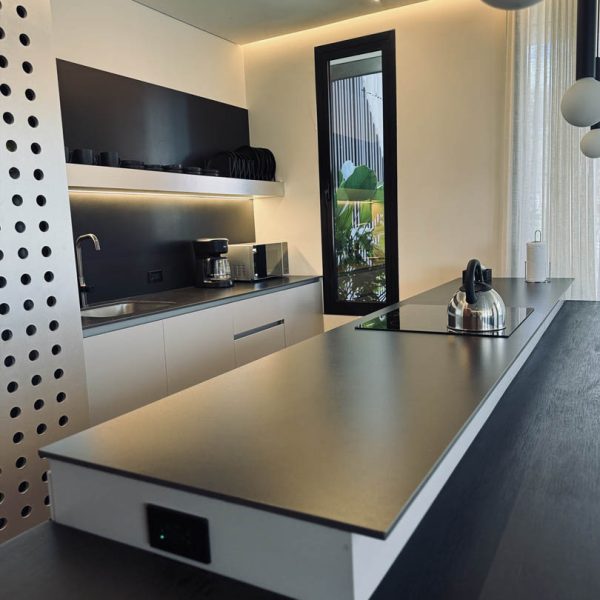 Proyecto de interiorismo con mármol y piedra natural, diseñado para transformar espacios con elegancia.