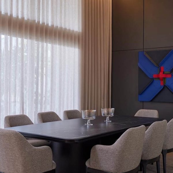 Proyecto de interiorismo con mármol y piedra natural, diseñado para transformar espacios con elegancia.