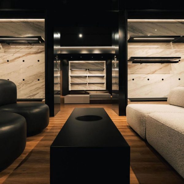 Proyecto de interiorismo con mármol y piedra natural, diseñado para transformar espacios con elegancia.