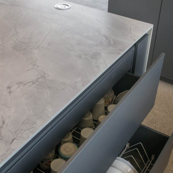 Proyecto de interiorismo con mármol y piedra natural, diseñado para transformar espacios con elegancia.