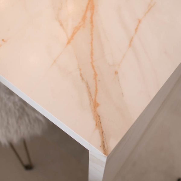 Proyecto de interiorismo con mármol y piedra natural, diseñado para transformar espacios con elegancia.